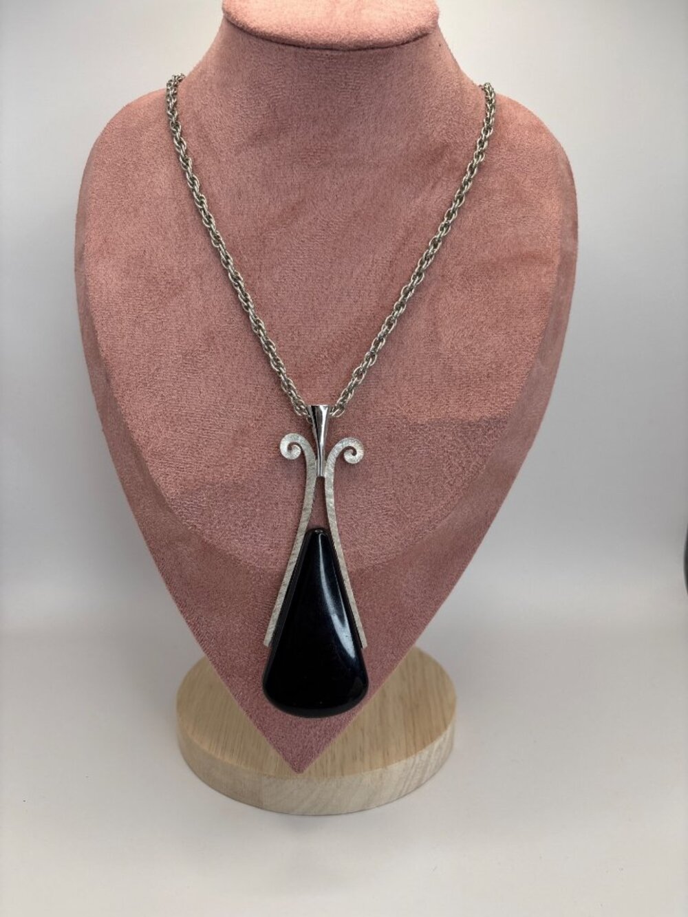 Avon Vintage 1970s Black Lucite Teardrop Silver Tone Chain 24” Necklace Pendant